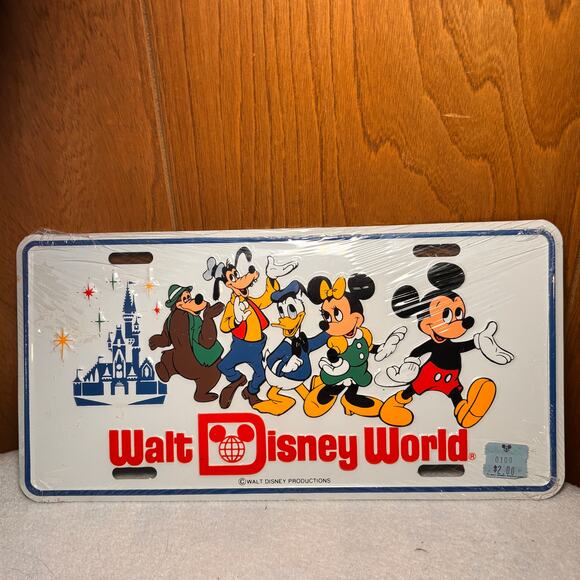 Vintage Walt Disney World License Plate Mickey Mouse And Friends New Sealed - Picture 1 of 4